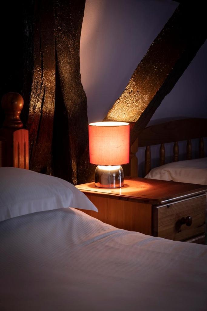 The Crown Hotel Alton  Ngoại thất bức ảnh